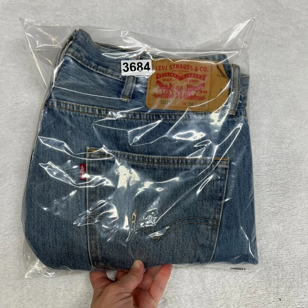 Levi's 501 Jeans Men's Blue Denim Mid Rise Classic‎ Straight Button Fly - 37X29